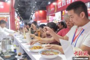 六夫皆妖“嗦粉”经济火热 中国多地“食力”出圈
